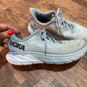 HOKA Arahi 6 blue fog size 7